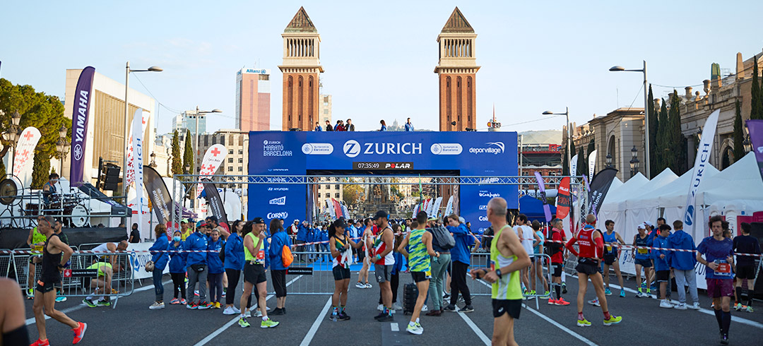 Corredores preparándose para una carrera de Zurich en Barcelona